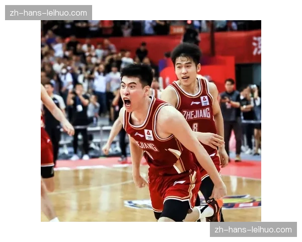 浙江稠州金租对阵辽宁本钢：程帅澎一记三分球让比赛回暖的节点